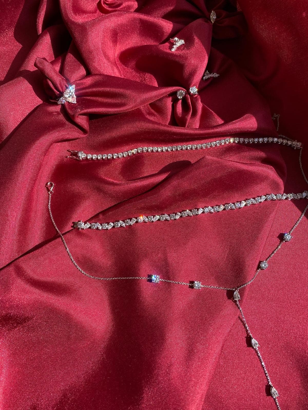Luméa diamonds arranged on burgundy silk