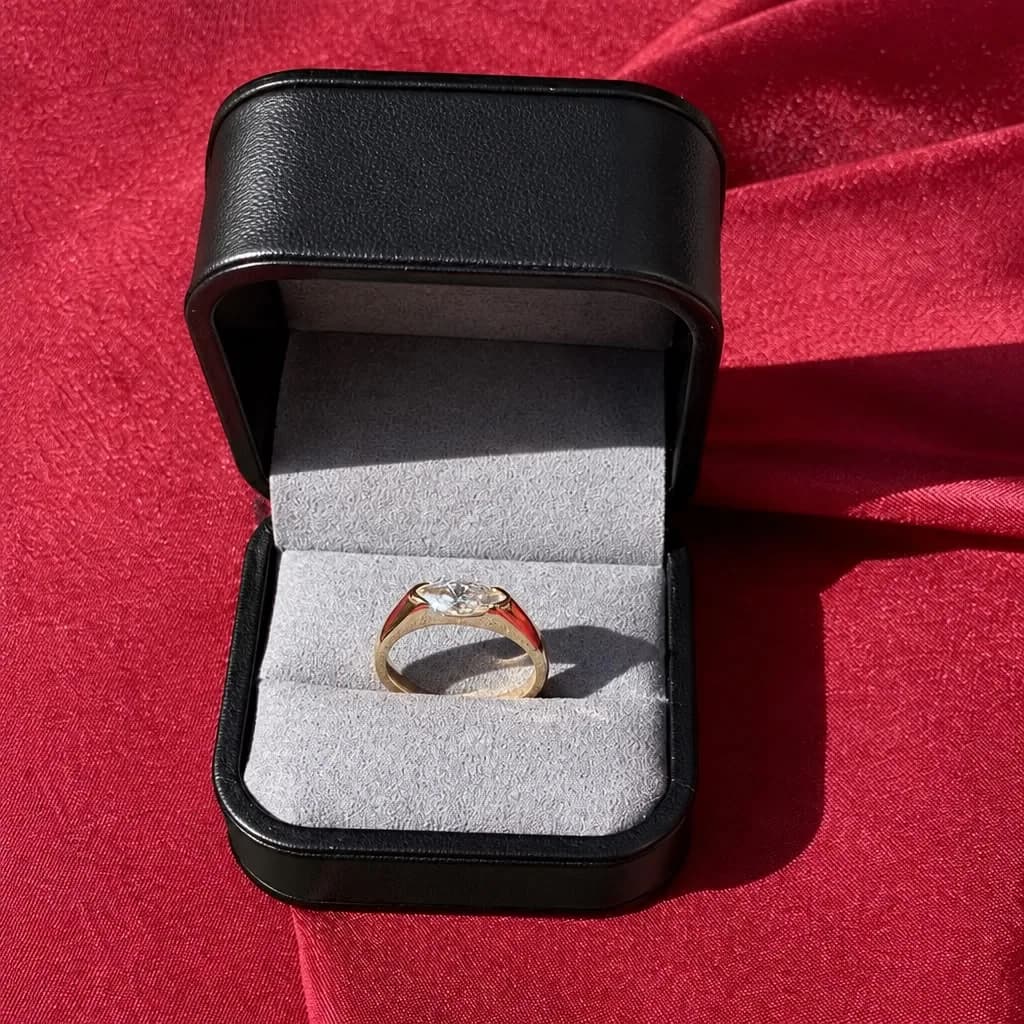 The Élise Solitaire Ring
